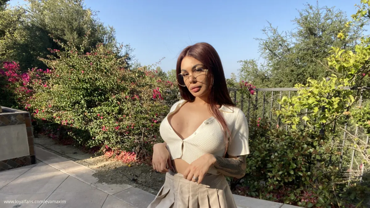 Eva Maxim avatar
