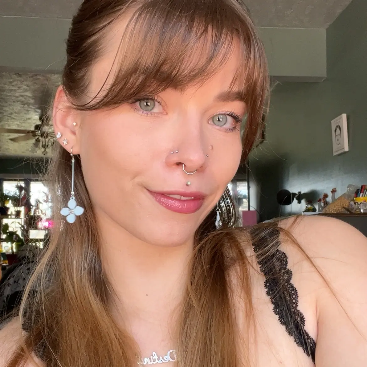 Queen_egirl27 avatar