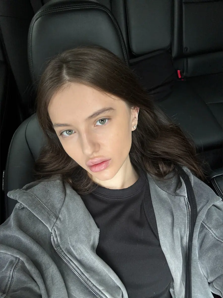 Alexa Ray 🧨 header