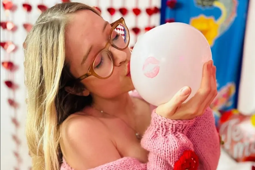 Camilla Rose🌹 header