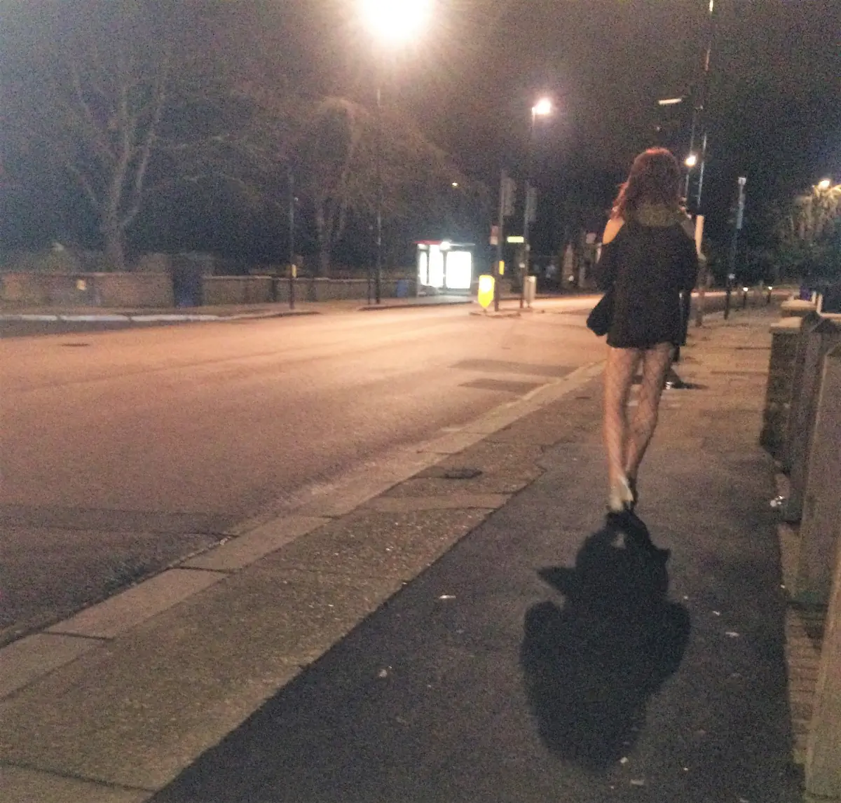 Dee 🇬🇧 header