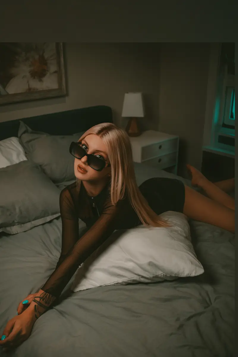 💛 𝐸𝓂𝒾𝓁𝓎 🩵 cover