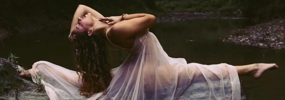 Layla header