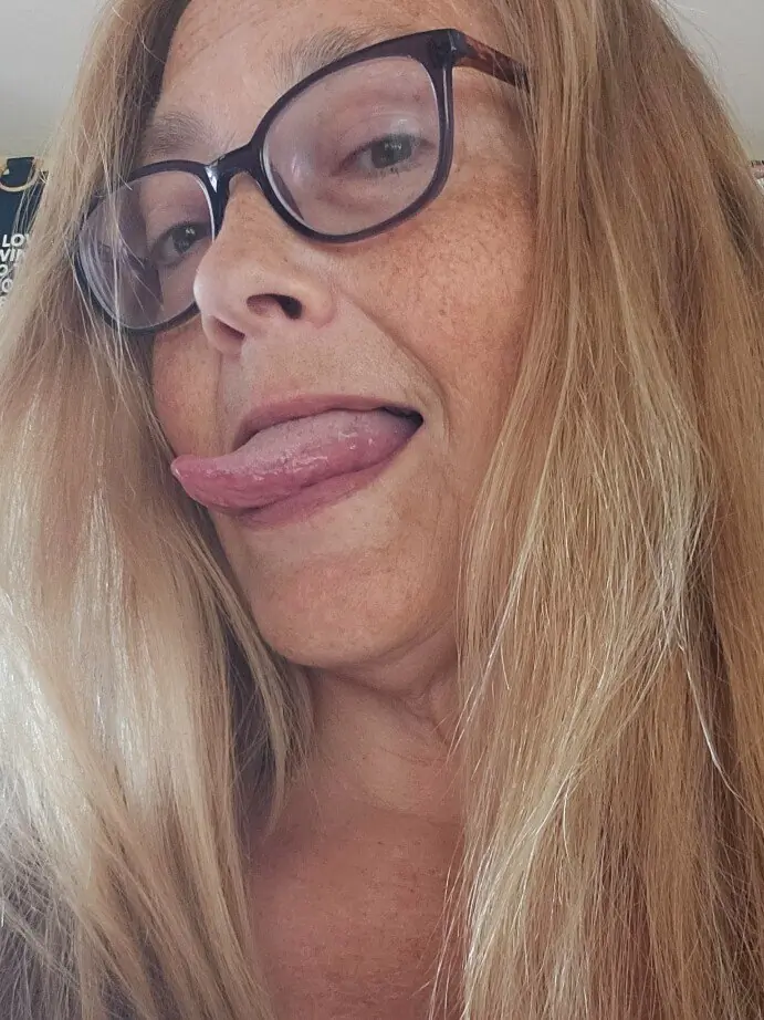 🍑 Switch Queen 👅 Come Lick this Pussy cover