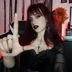IVY FOX - big booty, gothic dominatrix 🦊 avatar
