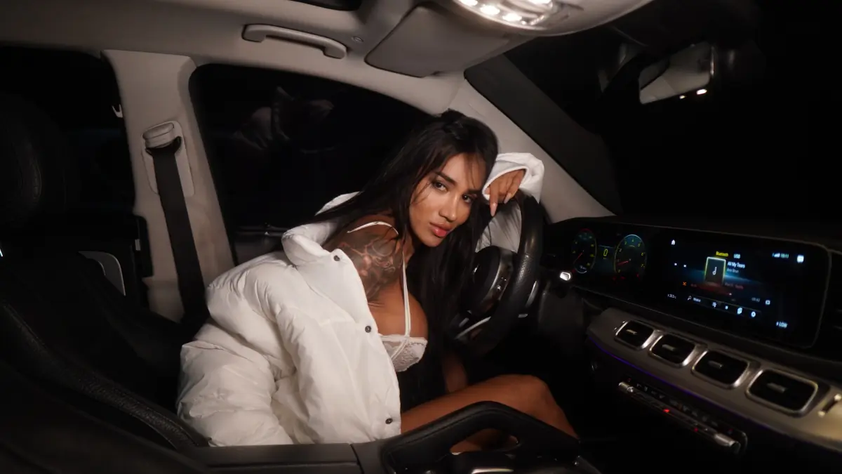 Sweetlaurasaenz free header