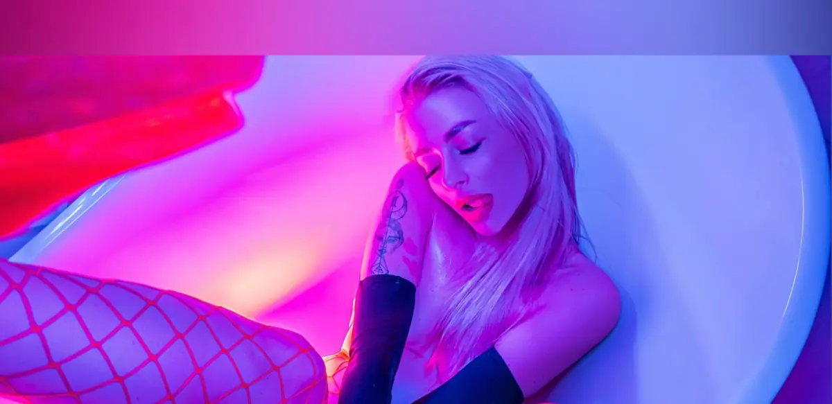 Lola Doll 💋 header