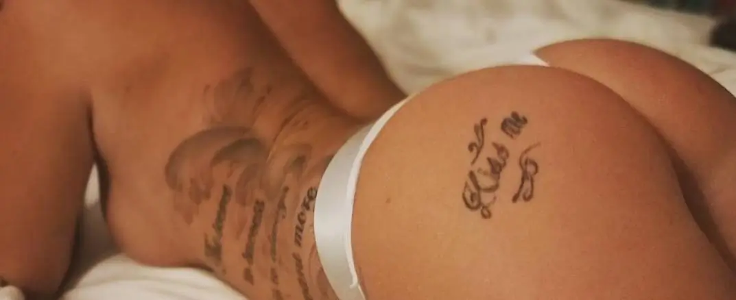 TOPLESS QUEEN😍 header