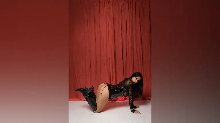 MISTRESS MELANIE- POSSESIVE MISS 🖤 cover