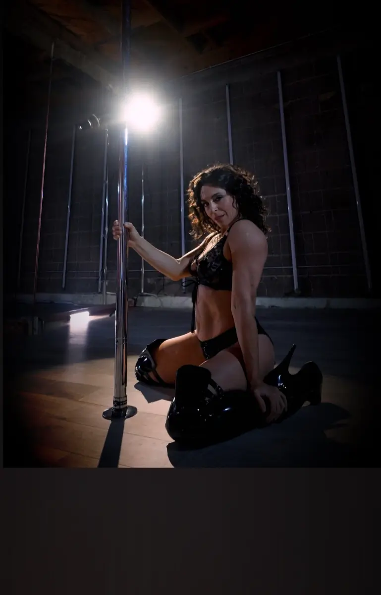 Pole Dancing Mama header