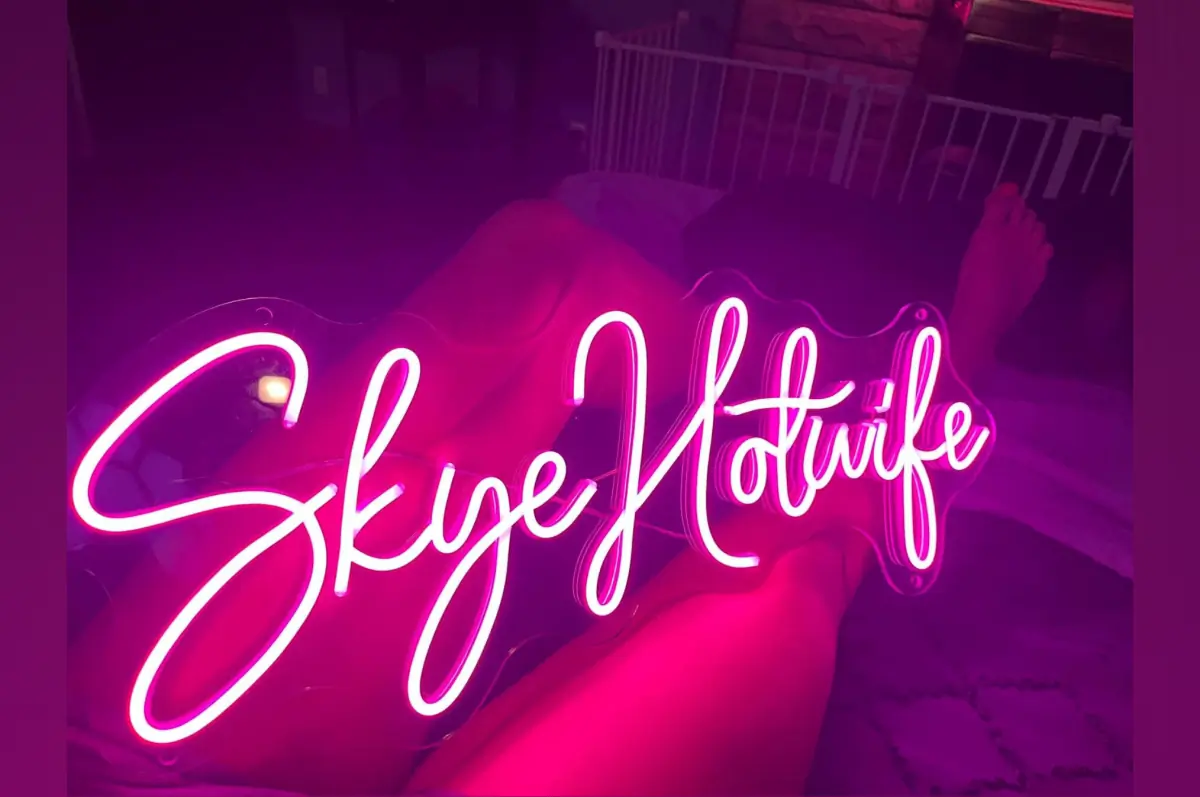 Skye_hotwife header