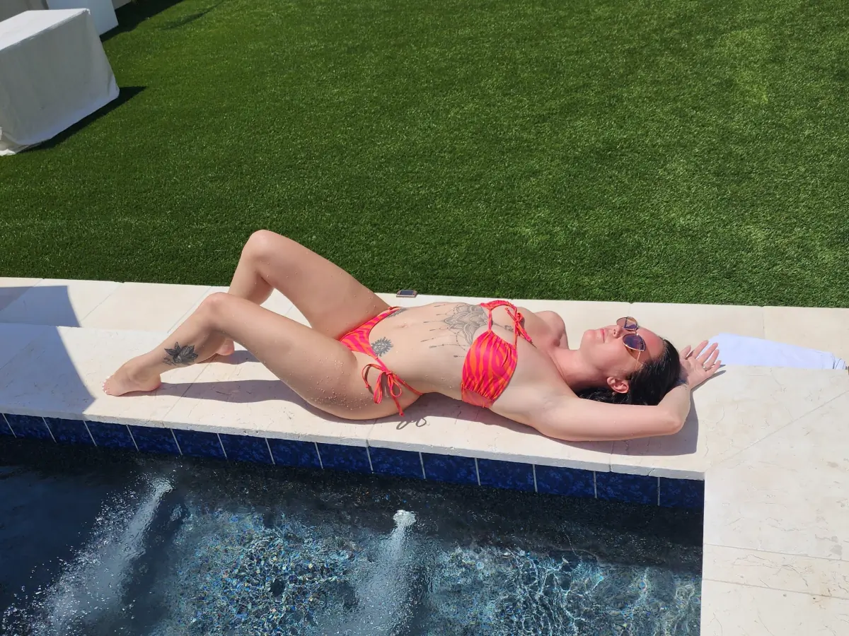 Hotwife Jenny🍉 cover
