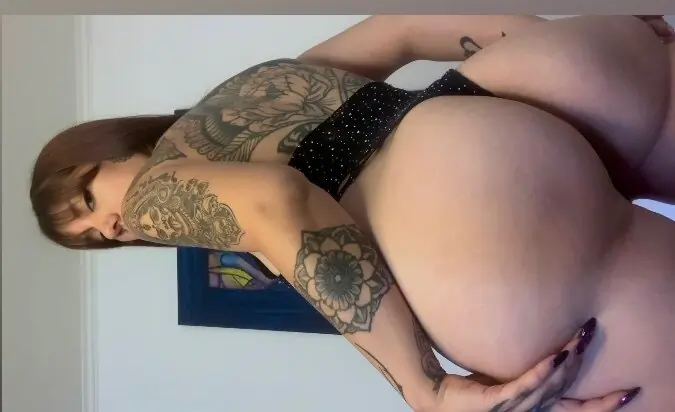 Yassy 🖤 Kinky Queen 👑🪽 cover