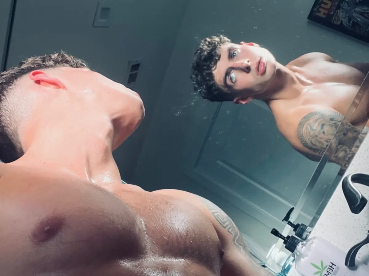 Zach 👅 header