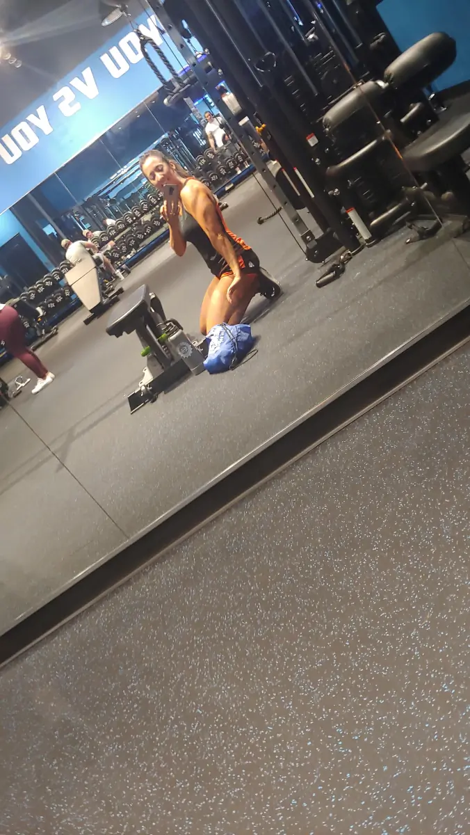 When the lighting in the gym is just right😍