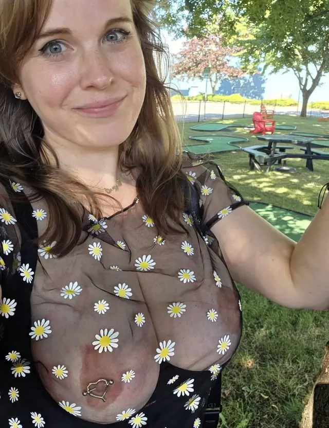 Not great at mini golf but i am great at showing boobs