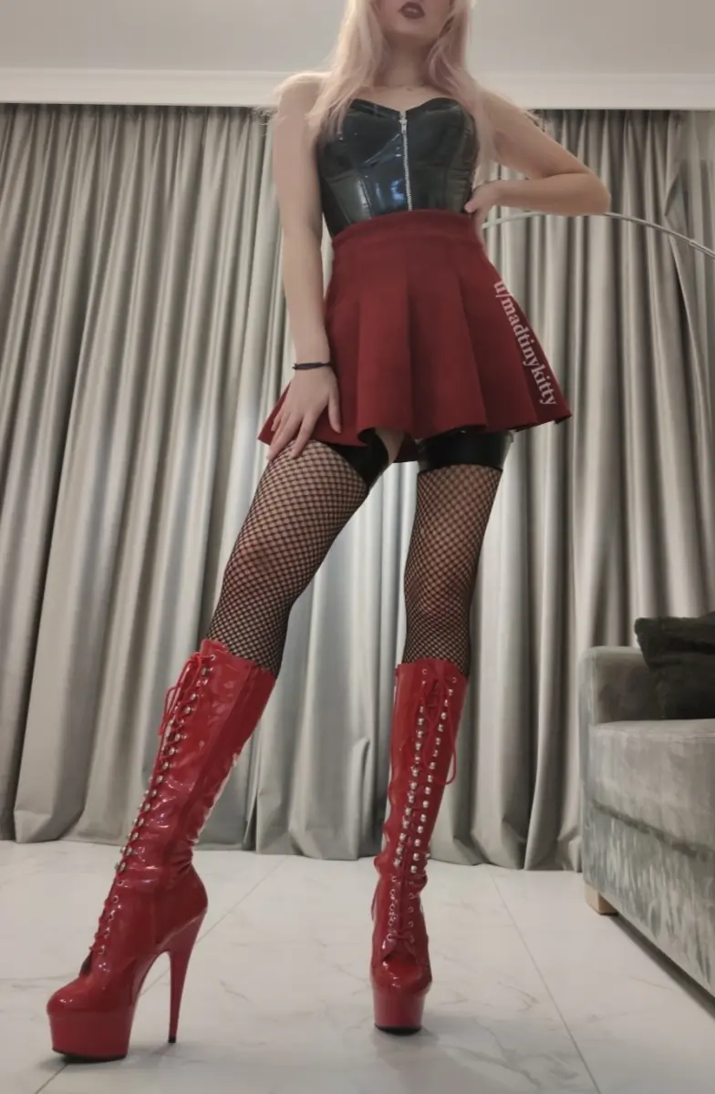 What do you think about my outfit? Be honest 😛