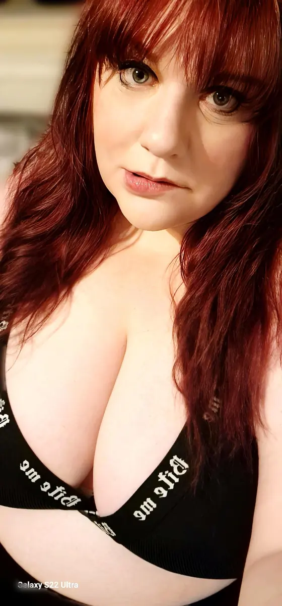 Just showing off my new bra... do you want to see the panties? 🤭