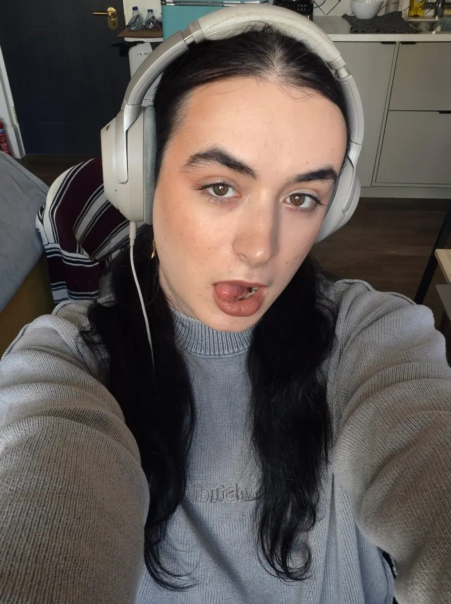 POV im ur trans femme next door and we are hitting it off 👀🤍