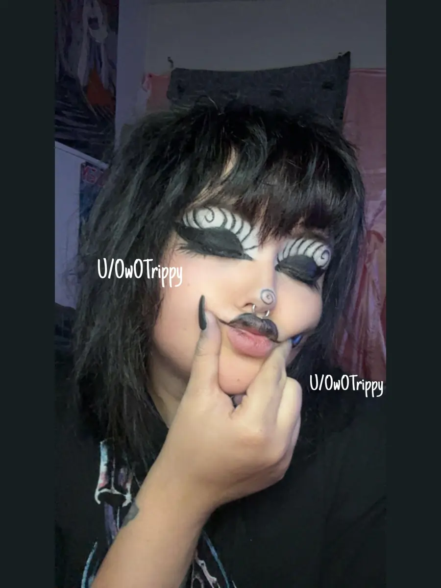 The goth girl, and the big titties 😍 (swipe)